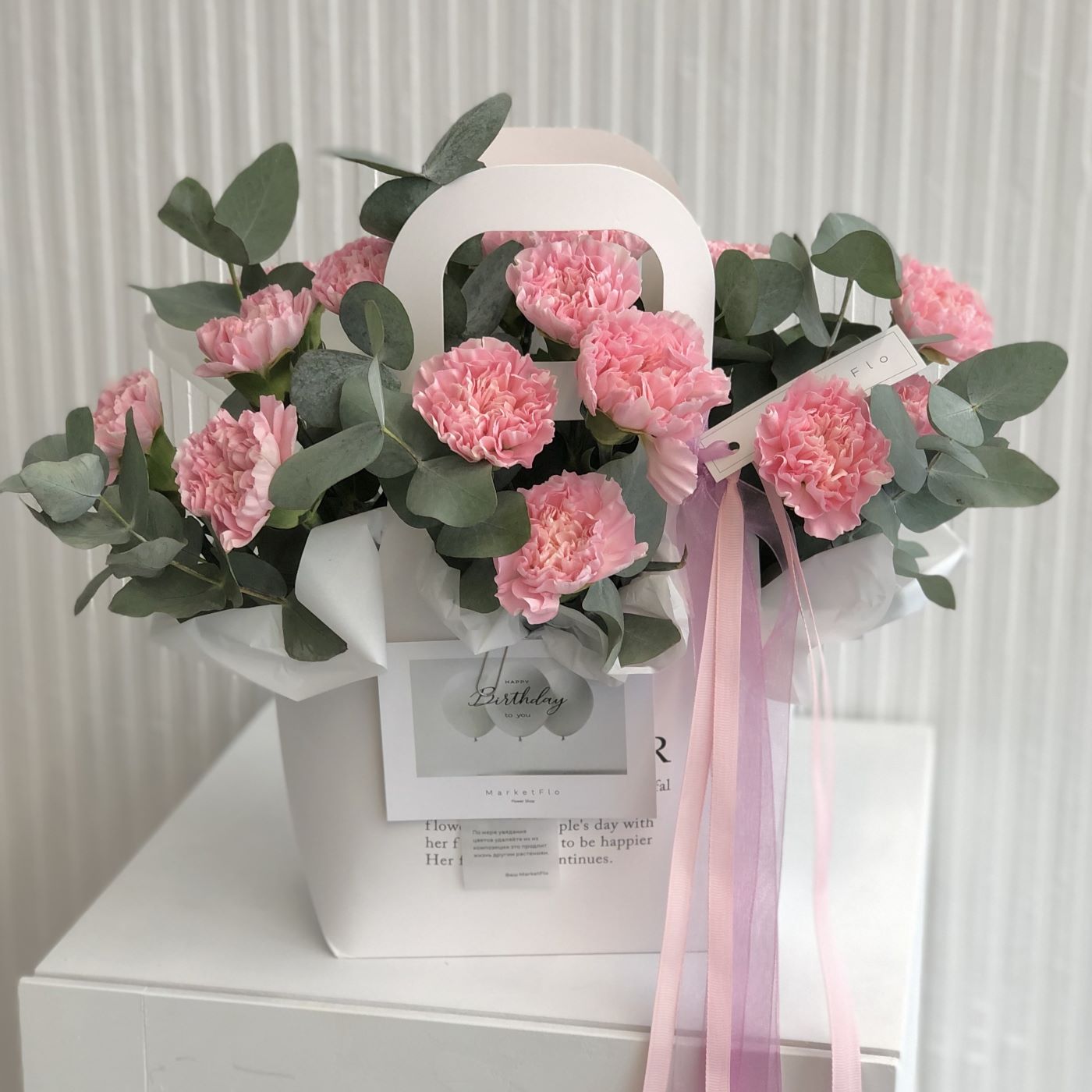 ЦВЕТОЧНАЯ СУМОЧКА С ДИАНТУСАМИ ЦВЕТОЧНАЯ СУМОЧКА С ДИАНТУСАМИ