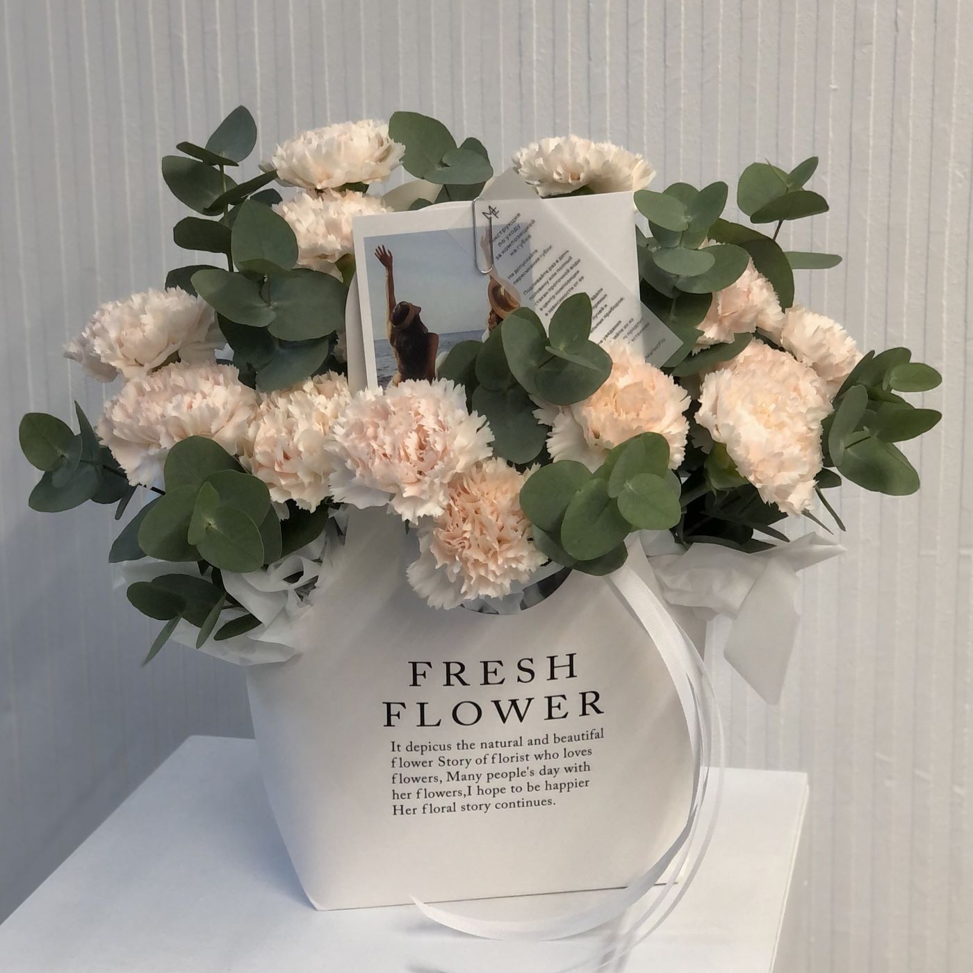 ЦВЕТОЧНАЯ СУМОЧКА С ДИАНТУСАМИ ЦВЕТОЧНАЯ СУМОЧКА С ДИАНТУСАМИ