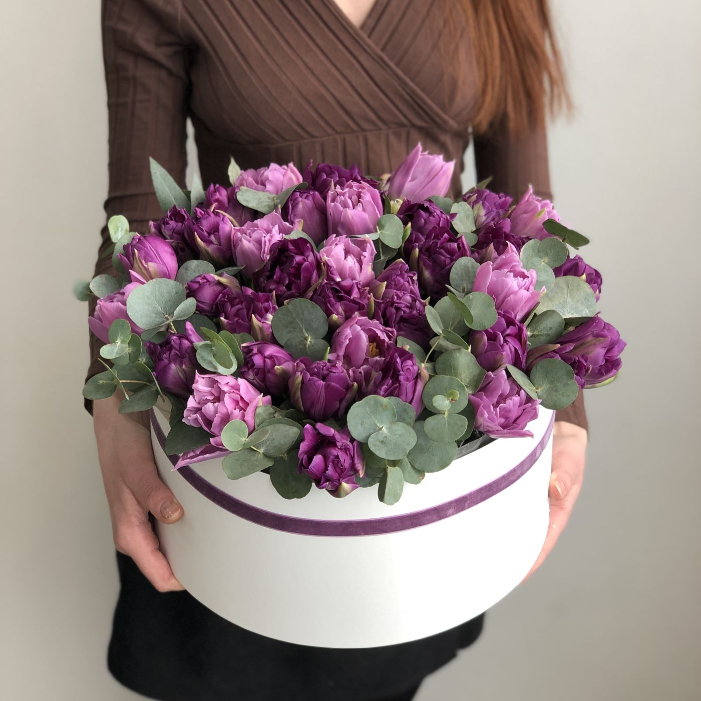 35 ПИОНОВИДНЫХ ТЮЛЬПАНОВ В КОРОБКЕ