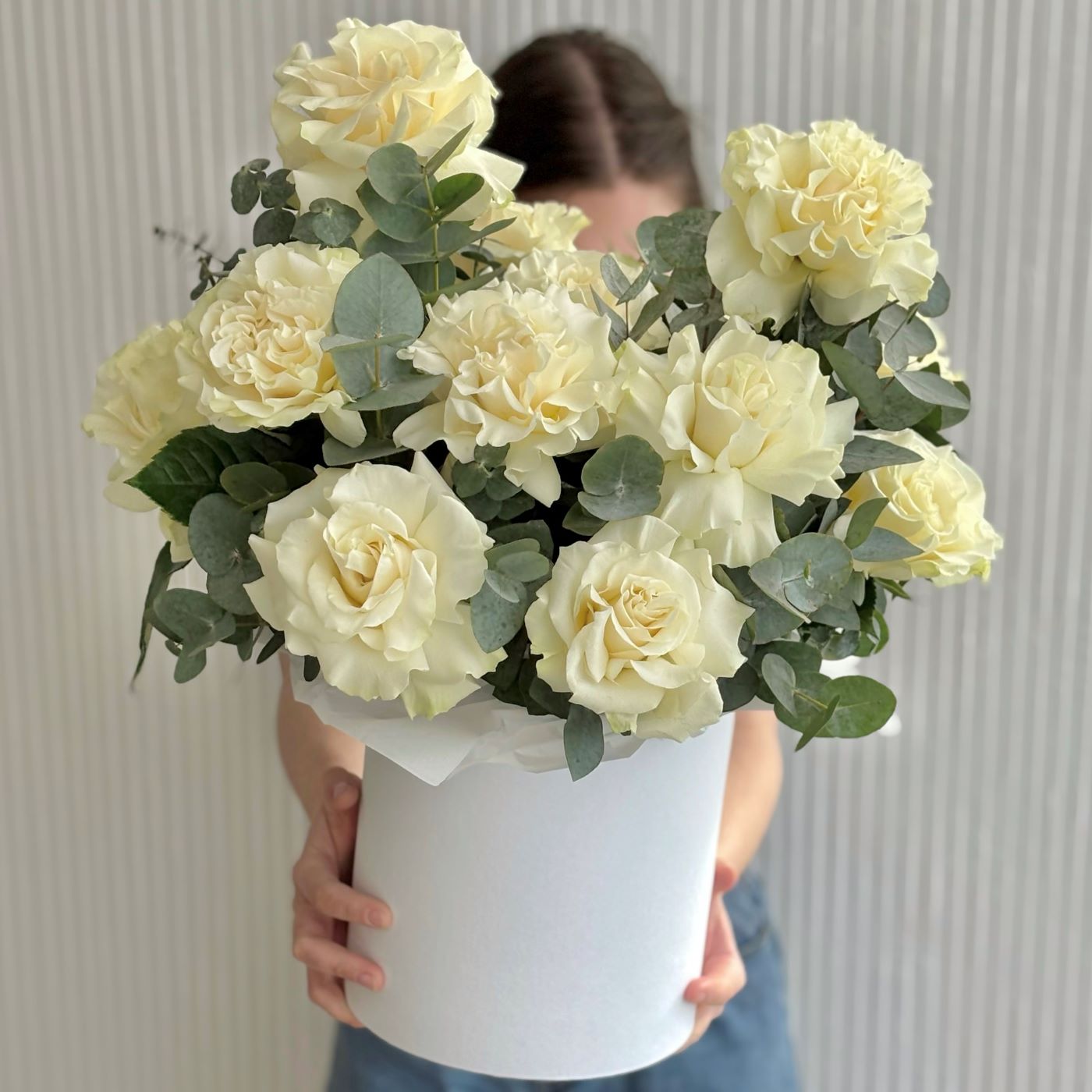 КОРОБКА ИЗ ФРАНЦУЗСКИХ РОЗ КОРОБКА ИЗ ФРАНЦУЗСКИХ РОЗ