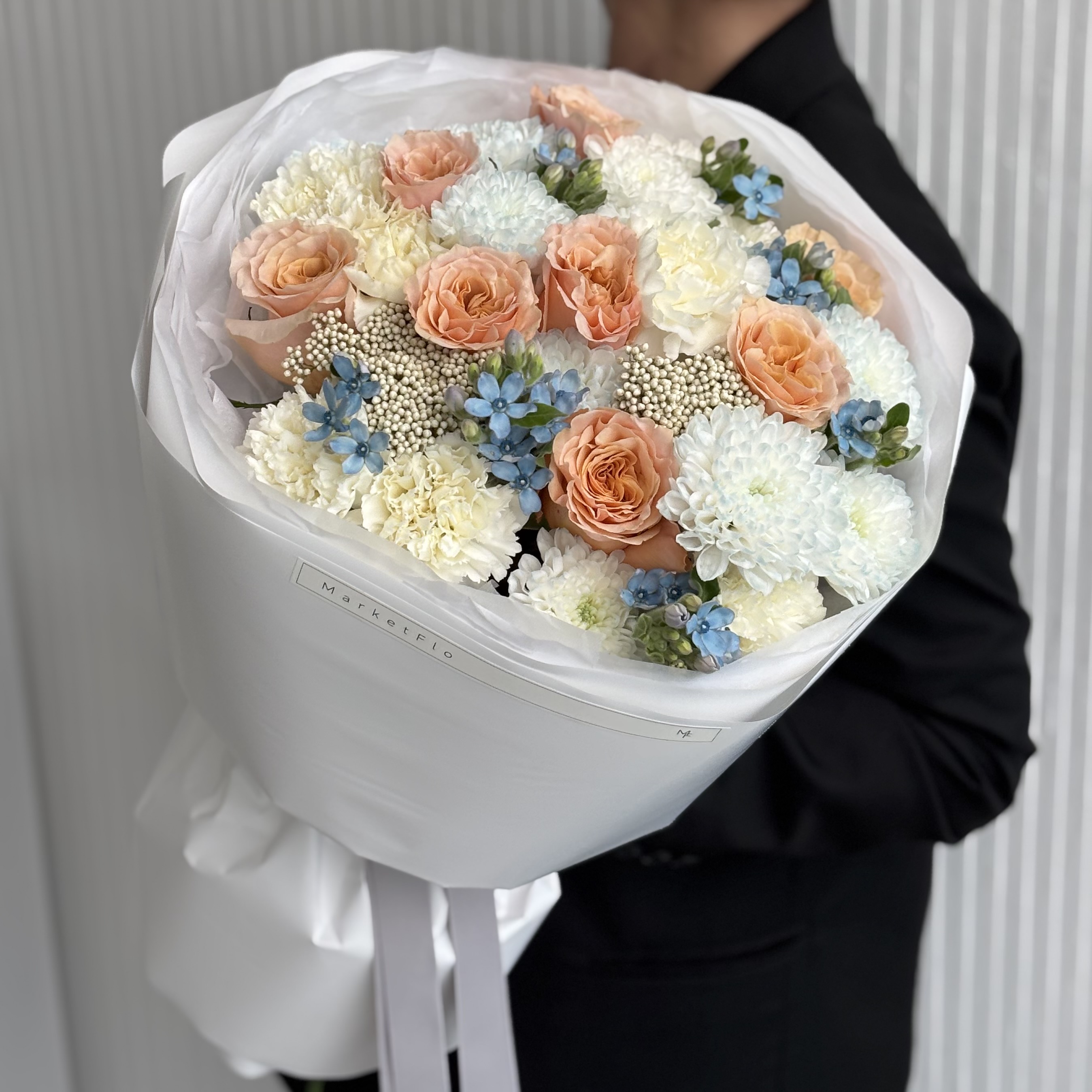 БУКЕТ "ПЕРСИКИ С ГОЛУБИКОЙ"