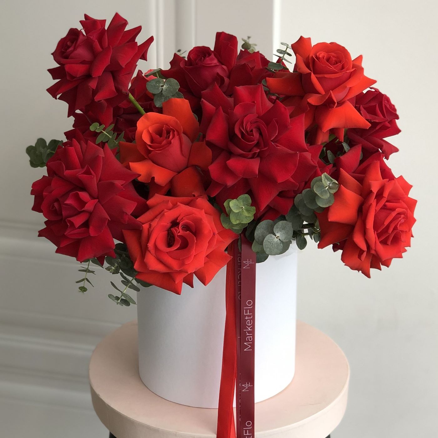 КОРОБКА С ФРАНЦУЗСКИМИ РОЗАМИ