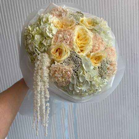 БУКЕТ ИЗ ПИОНОВИДНЫХ РОЗ И ГОРТЕНЗИЙ