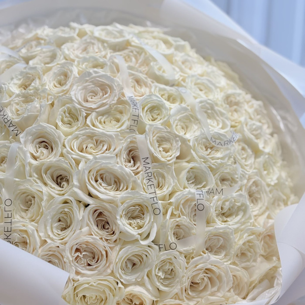 БУКЕТ ИЗ БЕЛЫХ ПИОНОВИДНЫХ РОЗ