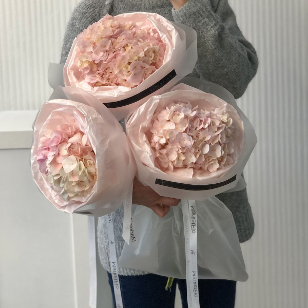 БУКЕТ С ГОРТЕНЗИЯМИ