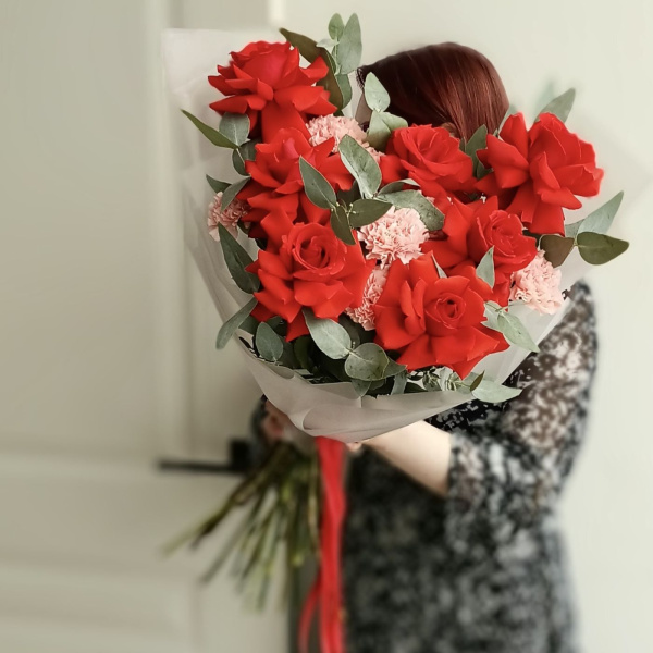 БУКЕТ ИЗ ФРАНЦУЗСКИХ РОЗ И ДИАНТУСОВ