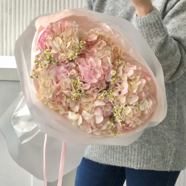 БУКЕТ С ГОРТЕНЗИЯМИ