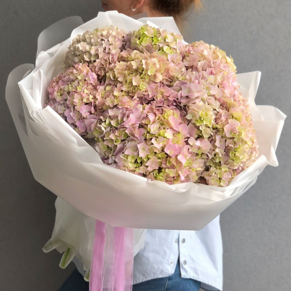 БУКЕТ С ГОРТЕНЗИЯМИ