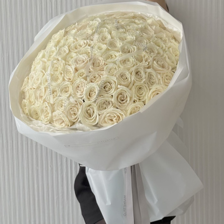 БУКЕТ ИЗ БЕЛЫХ ПИОНОВИДНЫХ РОЗ
