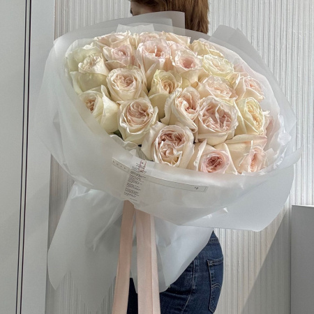 БУКЕТ ИЗ БЕЛЫХ ПИОНОВИДНЫХ РОЗ