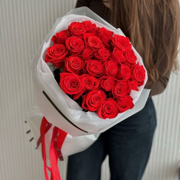 БУКЕТ ИЗ АЛЫХ РОЗ