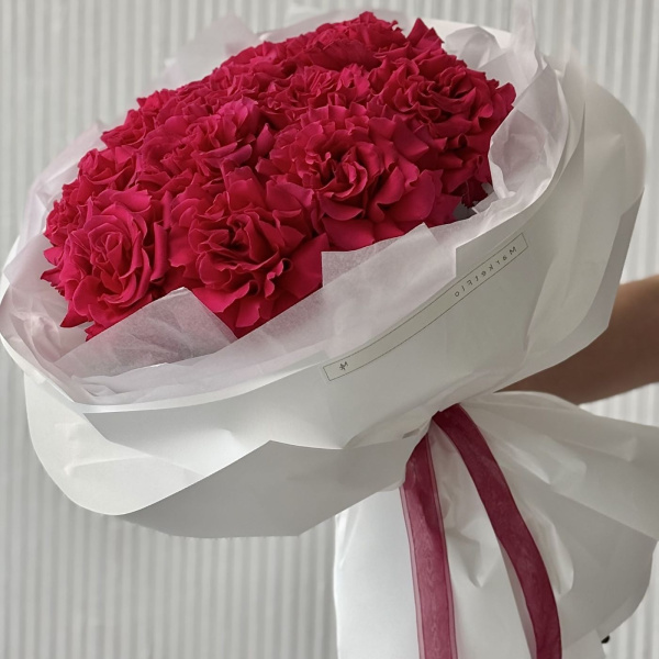 БУКЕТ С ФРАНЦУЗСКИМИ РОЗАМИ