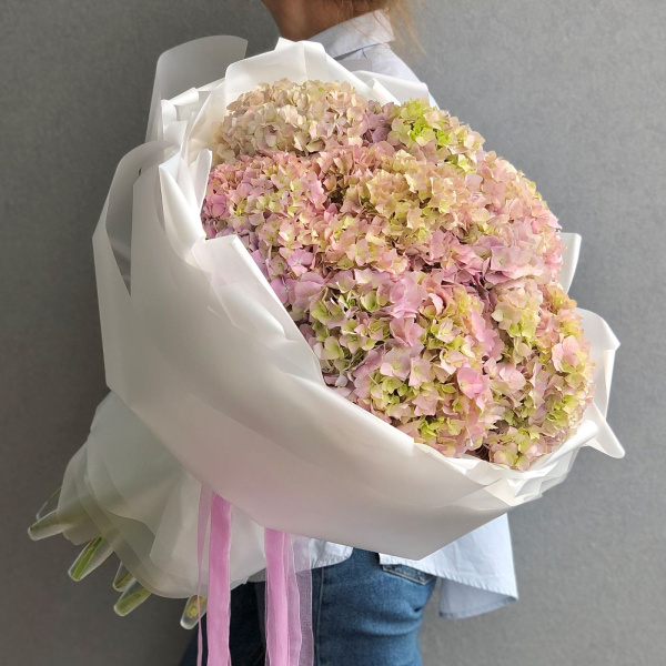 БУКЕТ С ГОРТЕНЗИЯМИ