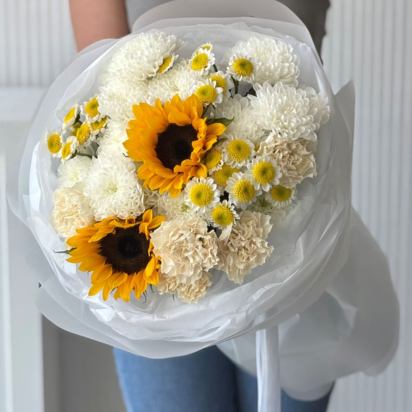 БУКЕТ С ПОДСОЛНУХАМИ И РОМАШКАМИ