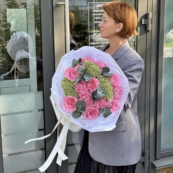 БУКЕТ С РОЗАМИ