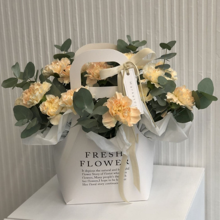 ЦВЕТОЧНАЯ СУМОЧКА С ДИАНТУСАМИ