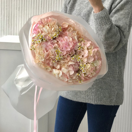 БУКЕТ С ГОРТЕНЗИЯМИ