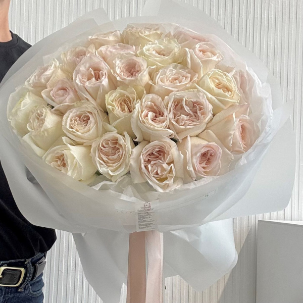 БУКЕТ ИЗ БЕЛЫХ ПИОНОВИДНЫХ РОЗ