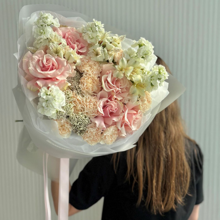 БУКЕТ С ФРАНЦУЗСКИМИ РОЗАМИ