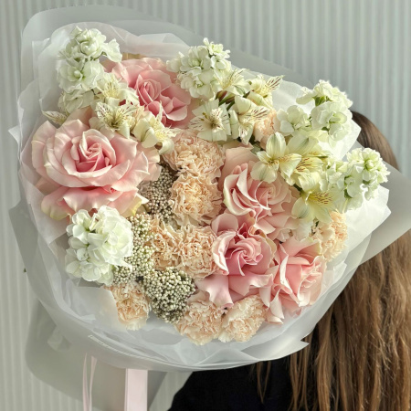 БУКЕТ С ФРАНЦУЗСКИМИ РОЗАМИ