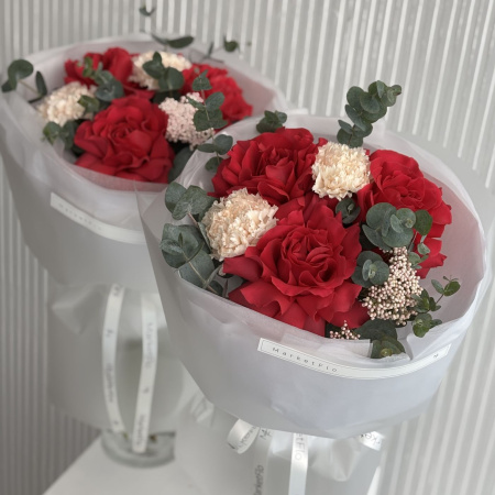 БУКЕТ С ФРАНЦУЗСКИМИ РОЗАМИ