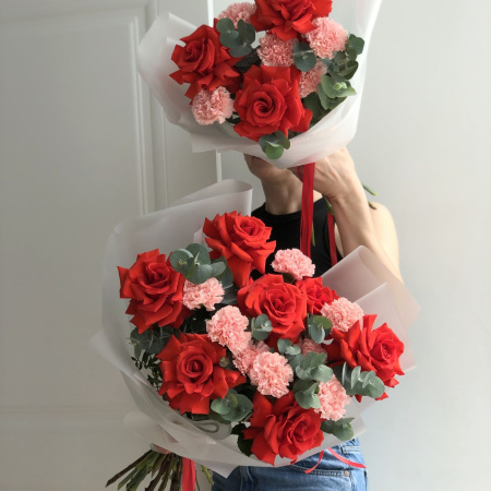 БУКЕТ ИЗ РОЗ И ДИАНТУСОВ