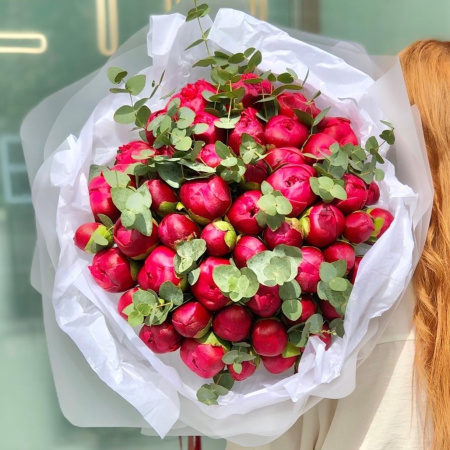 Букет из пионов