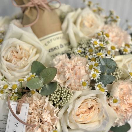 КОРОБКА С РОЗАМИ И ГЕЛЕМ ДЛЯ ДУША от Zielinski Rozen