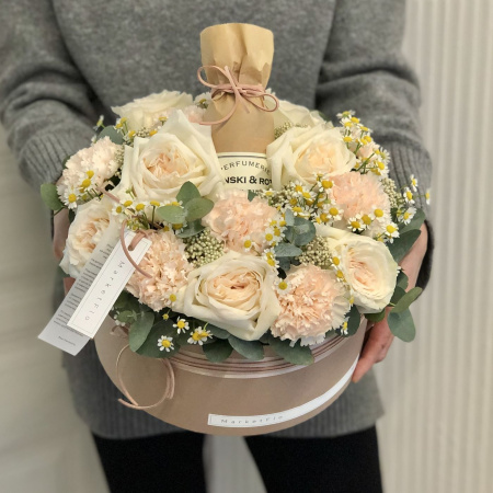 КОРОБКА С РОЗАМИ И ГЕЛЕМ ДЛЯ ДУША от Zielinski Rozen